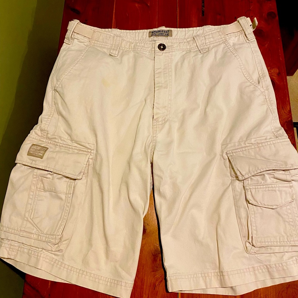 Architect khaki shorts. 34 waist. Beige color.
